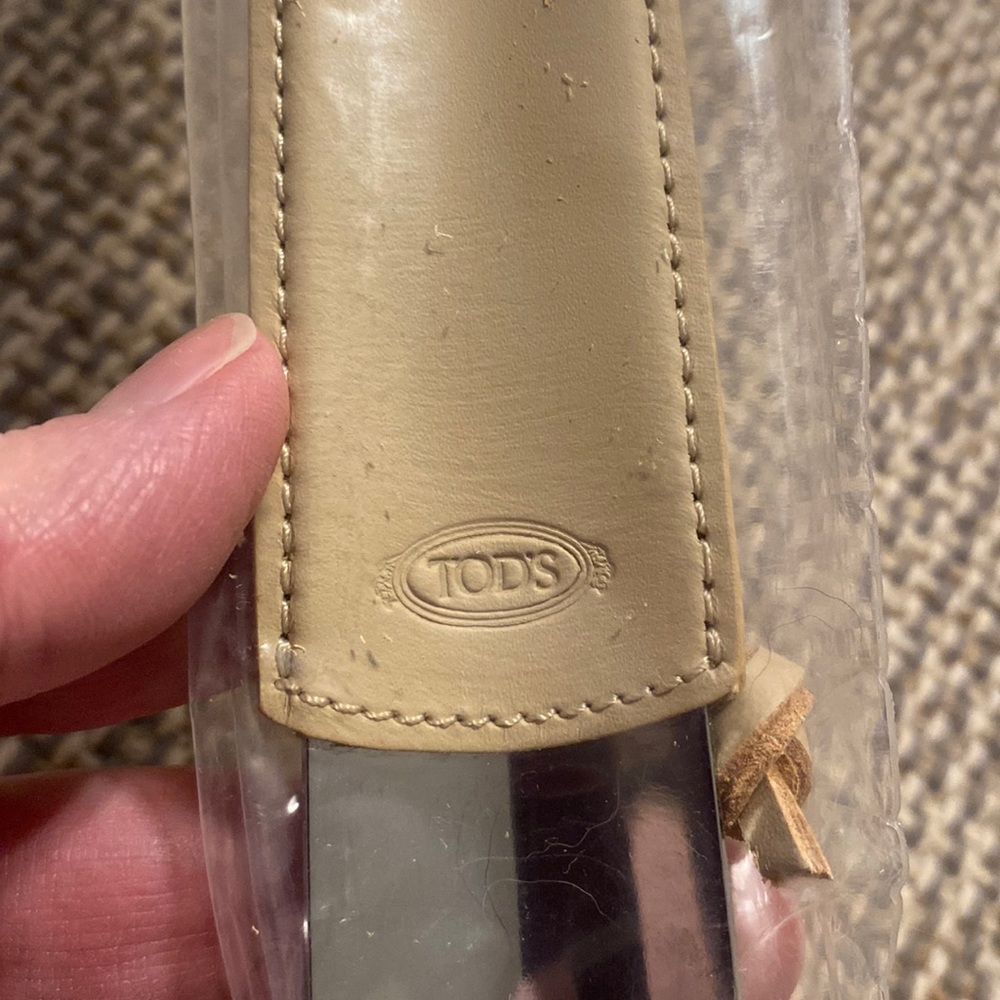 Tod’s shoehorn.